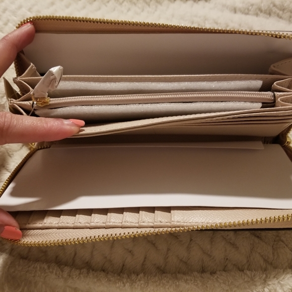 Michael Kors wallet - Picture 3 of 5